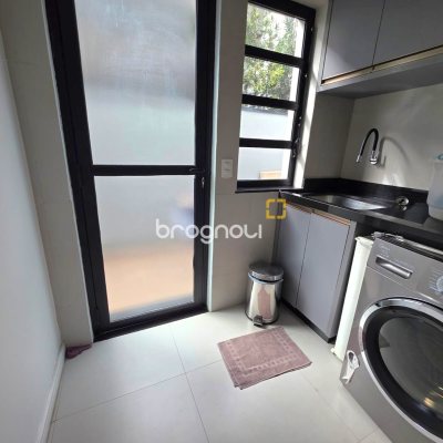 Casa de Condomínio com 184m², 3 quartos (sendo 2 suítes), 2 garagens, no bairro Beira Rio em Biguaçu