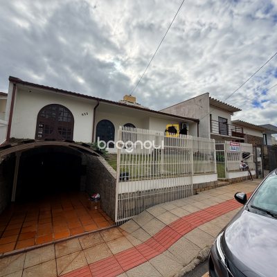 Casa com 120m², 3 quartos (sendo 1 suíte), 2 garagens, no bairro Barreiros em São José