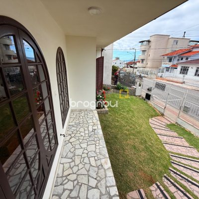 Casa com 120m², 3 quartos (sendo 1 suíte), 2 garagens, no bairro Barreiros em São José