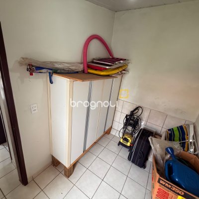 Casa com 120m², 3 quartos (sendo 1 suíte), 2 garagens, no bairro Barreiros em São José