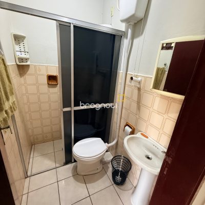 Casa com 120m², 3 quartos (sendo 1 suíte), 2 garagens, no bairro Barreiros em São José
