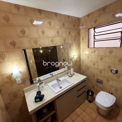 Casa com 120m², 3 quartos (sendo 1 suíte), 2 garagens, no bairro Barreiros em São José