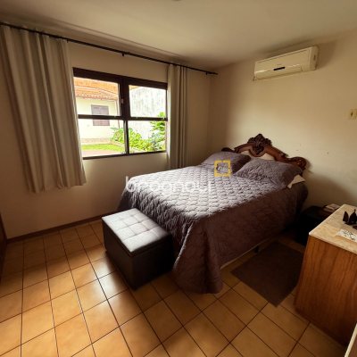 Casa com 120m², 3 quartos (sendo 1 suíte), 2 garagens, no bairro Barreiros em São José
