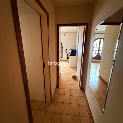 Casa com 120m², 3 quartos (sendo 1 suíte), 2 garagens, no bairro Barreiros em São José