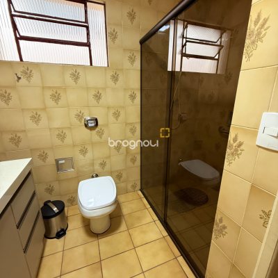 Casa com 120m², 3 quartos (sendo 1 suíte), 2 garagens, no bairro Barreiros em São José