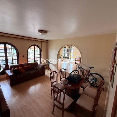 Casa com 120m², 3 quartos (sendo 1 suíte), 2 garagens, no bairro Barreiros em São José