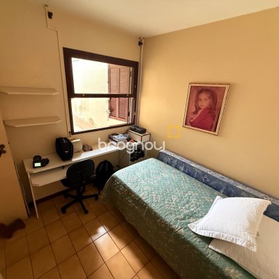 Casa com 120m², 3 quartos (sendo 1 suíte), 2 garagens, no bairro Barreiros em São José