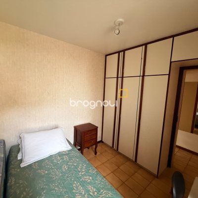Casa com 120m², 3 quartos (sendo 1 suíte), 2 garagens, no bairro Barreiros em São José