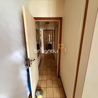 Casa com 120m², 3 quartos (sendo 1 suíte), 2 garagens, no bairro Barreiros em São José