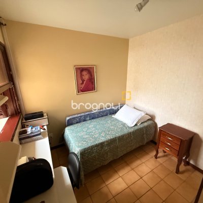 Casa com 120m², 3 quartos (sendo 1 suíte), 2 garagens, no bairro Barreiros em São José
