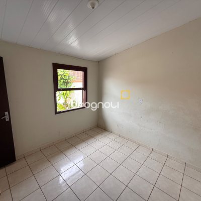 Casa com 120m², 3 quartos (sendo 1 suíte), 2 garagens, no bairro Barreiros em São José