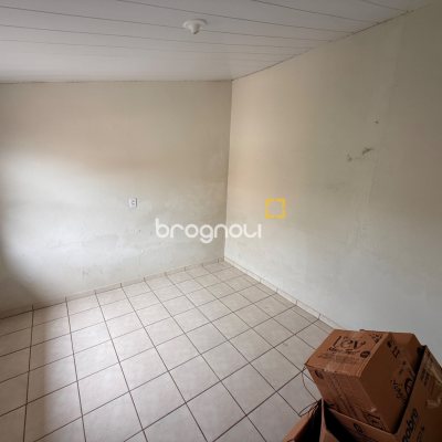 Casa com 120m², 3 quartos (sendo 1 suíte), 2 garagens, no bairro Barreiros em São José