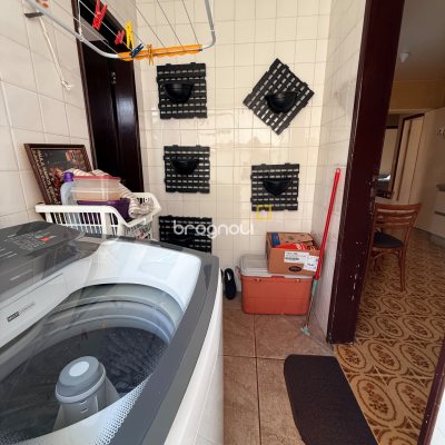 Casa com 120m², 3 quartos (sendo 1 suíte), 2 garagens, no bairro Barreiros em São José