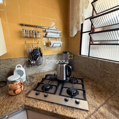 Casa com 120m², 3 quartos (sendo 1 suíte), 2 garagens, no bairro Barreiros em São José