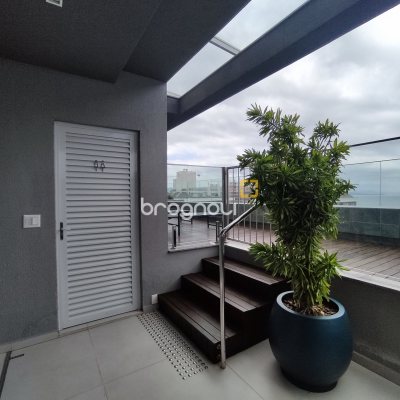 Apartamento com 105m², 3 quartos (sendo 3 suítes), 2 garagens, no bairro Jurerê em Florianópolis