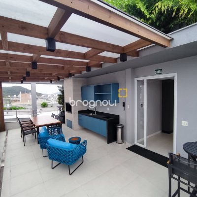 Apartamento com 105m², 3 quartos (sendo 3 suítes), 2 garagens, no bairro Jurerê em Florianópolis