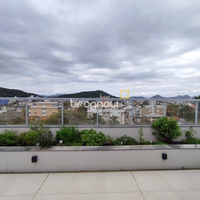 Apartamento com 105m², 3 quartos (sendo 3 suítes), 2 garagens, no bairro Jurerê em Florianópolis