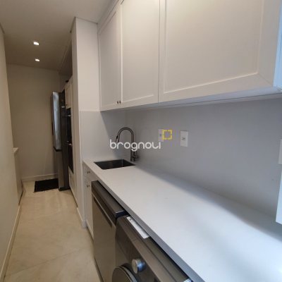 Apartamento com 105m², 3 quartos (sendo 3 suítes), 2 garagens, no bairro Jurerê em Florianópolis