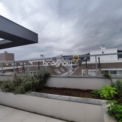 Apartamento com 105m², 3 quartos (sendo 3 suítes), 2 garagens, no bairro Jurerê em Florianópolis