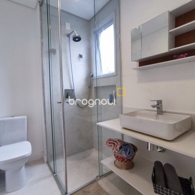 Apartamento com 105m², 3 quartos (sendo 3 suítes), 2 garagens, no bairro Jurerê em Florianópolis