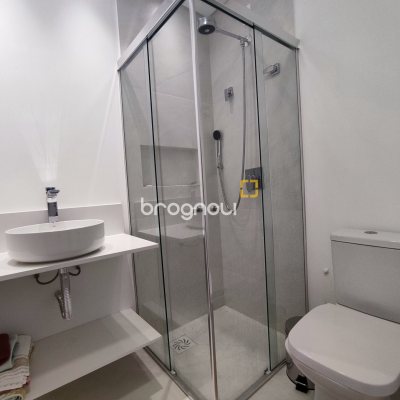 Apartamento com 105m², 3 quartos (sendo 3 suítes), 2 garagens, no bairro Jurerê em Florianópolis