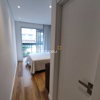 Apartamento com 105m², 3 quartos (sendo 3 suítes), 2 garagens, no bairro Jurerê em Florianópolis