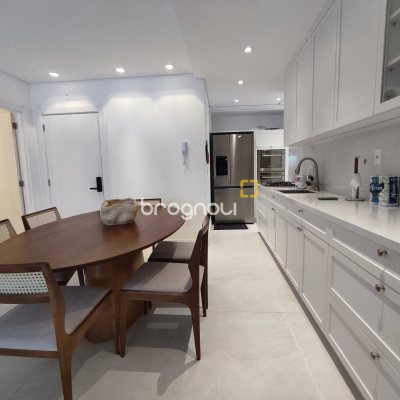 Apartamento com 105m², 3 quartos (sendo 3 suítes), 2 garagens, no bairro Jurerê em Florianópolis