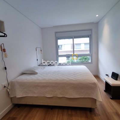 Apartamento com 105m², 3 quartos (sendo 3 suítes), 2 garagens, no bairro Jurerê em Florianópolis