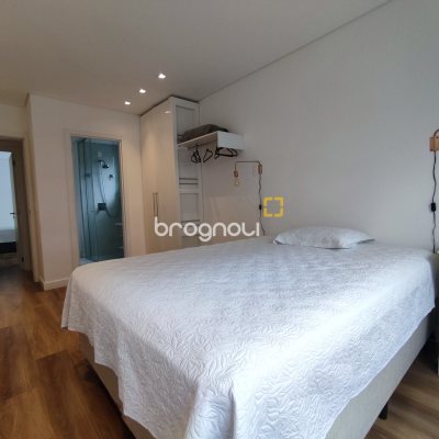 Apartamento com 105m², 3 quartos (sendo 3 suítes), 2 garagens, no bairro Jurerê em Florianópolis