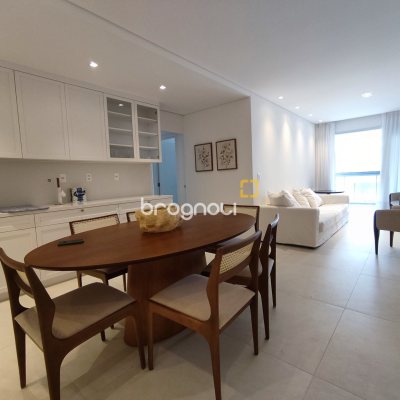 Apartamento com 105m², 3 quartos (sendo 3 suítes), 2 garagens, no bairro Jurerê em Florianópolis