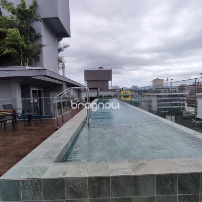Apartamento com 105m², 3 quartos (sendo 3 suítes), 2 garagens, no bairro Jurerê em Florianópolis
