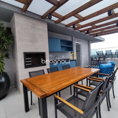 Apartamento com 105m², 3 quartos (sendo 3 suítes), 2 garagens, no bairro Jurerê em Florianópolis