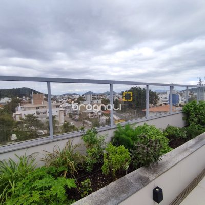 Apartamento com 105m², 3 quartos (sendo 3 suítes), 2 garagens, no bairro Jurerê em Florianópolis