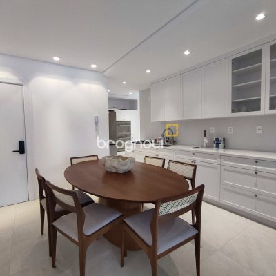 Apartamento com 105m², 3 quartos (sendo 3 suítes), 2 garagens, no bairro Jurerê em Florianópolis
