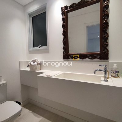 Apartamento com 105m², 3 quartos (sendo 3 suítes), 2 garagens, no bairro Jurerê em Florianópolis