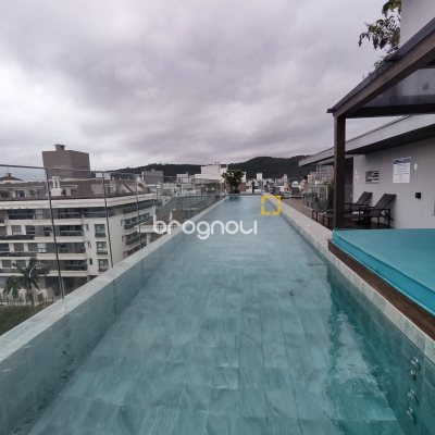 Apartamento com 105m², 3 quartos (sendo 3 suítes), 2 garagens, no bairro Jurerê em Florianópolis