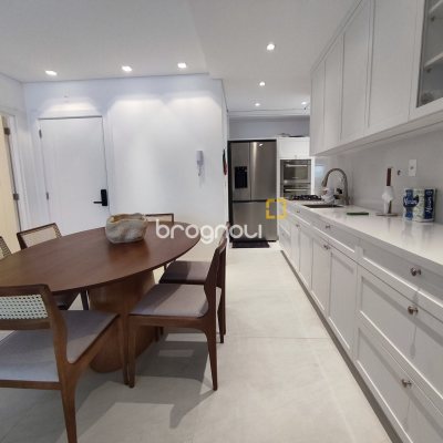 Apartamento com 105m², 3 quartos (sendo 3 suítes), 2 garagens, no bairro Jurerê em Florianópolis