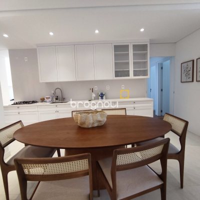 Apartamento com 105m², 3 quartos (sendo 3 suítes), 2 garagens, no bairro Jurerê em Florianópolis