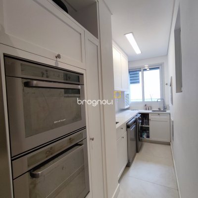 Apartamento com 105m², 3 quartos (sendo 3 suítes), 2 garagens, no bairro Jurerê em Florianópolis
