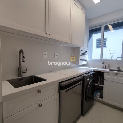 Apartamento com 105m², 3 quartos (sendo 3 suítes), 2 garagens, no bairro Jurerê em Florianópolis