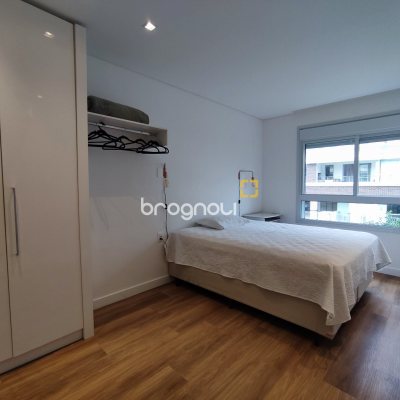 Apartamento com 105m², 3 quartos (sendo 3 suítes), 2 garagens, no bairro Jurerê em Florianópolis