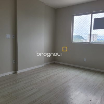 Apartamento com 73m², 3 quartos (sendo 1 suíte), 1 garagem, no bairro Pagani em Palhoça