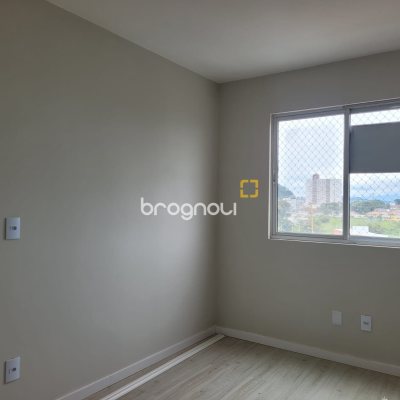 Apartamento com 73m², 3 quartos (sendo 1 suíte), 1 garagem, no bairro Pagani em Palhoça