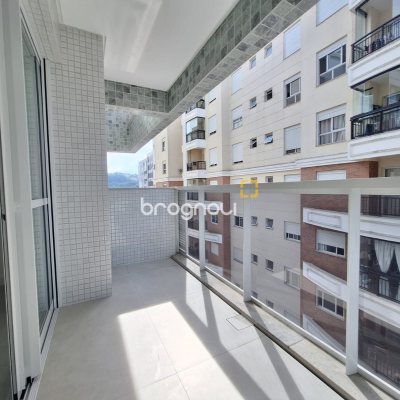Apartamento com 66m², 2 quartos (sendo 1 suíte), 1 garagem, no bairro Kobrasol em São José