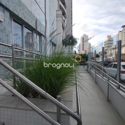 Apartamento com 66m², 2 quartos (sendo 1 suíte), 1 garagem, no bairro Kobrasol em São José