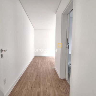 Apartamento com 66m², 2 quartos (sendo 1 suíte), 1 garagem, no bairro Kobrasol em São José