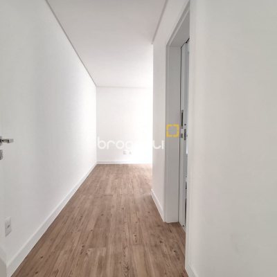Apartamento com 66m², 2 quartos (sendo 1 suíte), 1 garagem, no bairro Kobrasol em São José