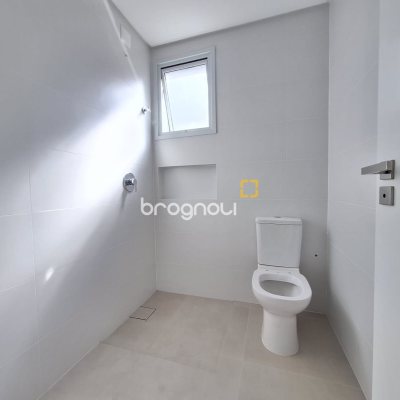 Apartamento com 66m², 2 quartos (sendo 1 suíte), 1 garagem, no bairro Kobrasol em São José