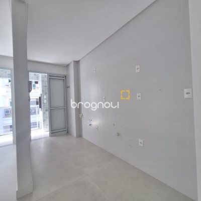 Apartamento com 66m², 2 quartos (sendo 1 suíte), 1 garagem, no bairro Kobrasol em São José