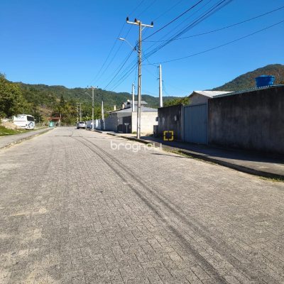 Terreno com 475m², no bairro Ratones em Florianópolis